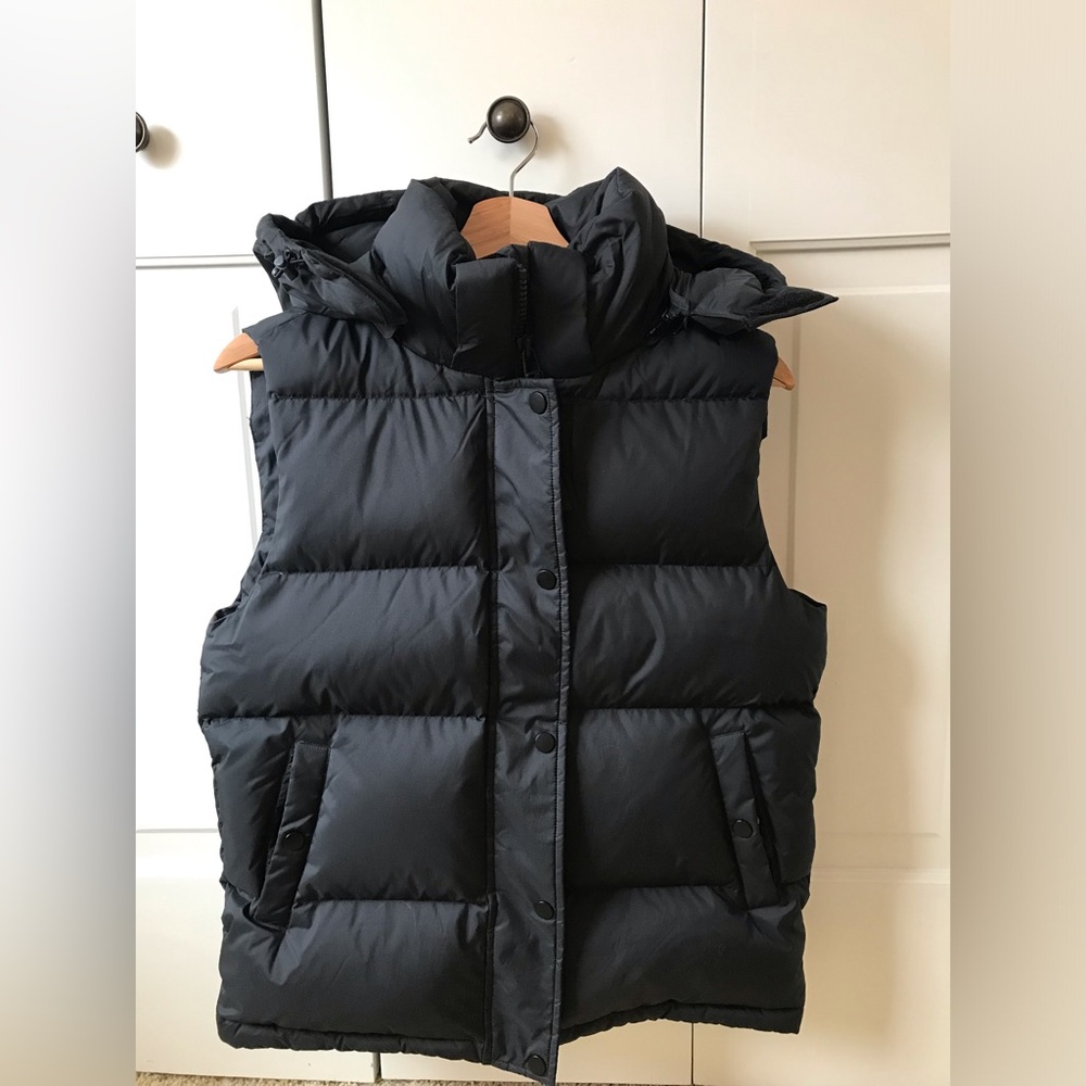 Quince responsible down puffer vest (black)